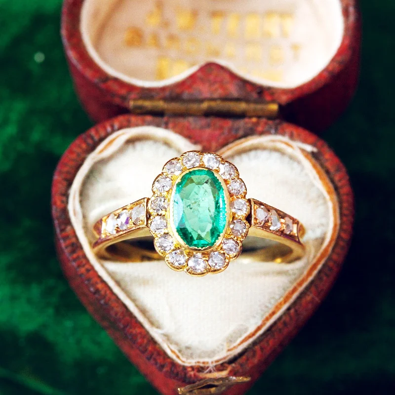 Women’s Wedding Ring with Emerald-Darling! Pretty Vintage Emerald & Diamond Cluster Ring