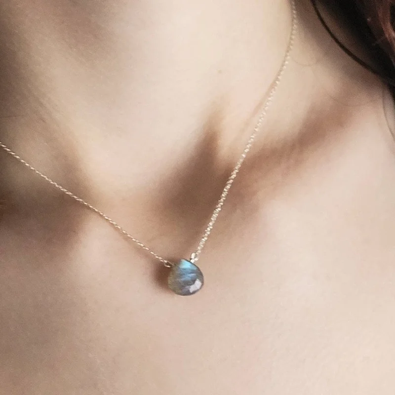 Unique Gemstone Necklace for Special Occasions-Dainty Labradorite Necklace