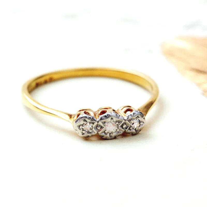 Luxury Wedding Ring for Women-Twinkly Vintage Diamond Trilogy Ring